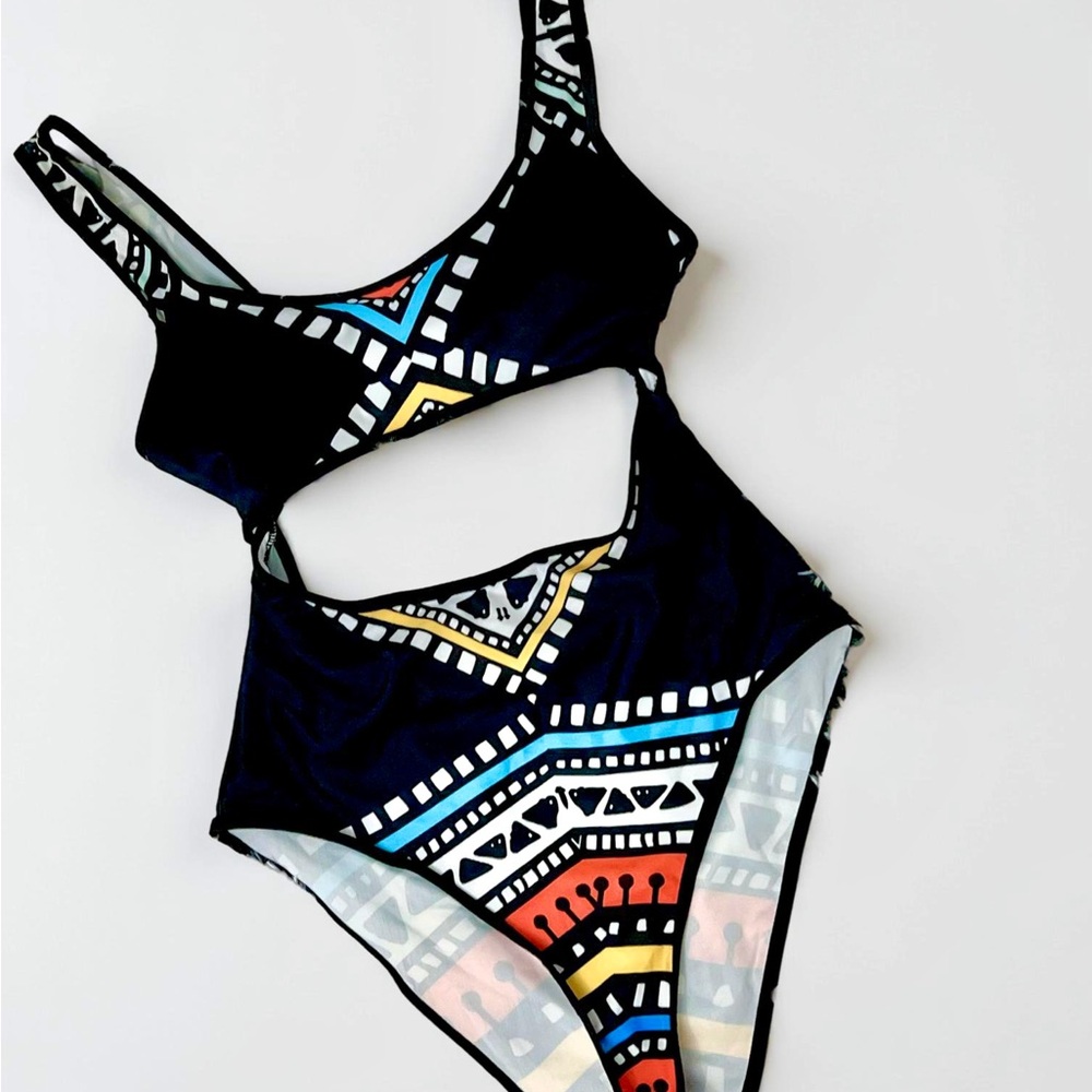 NEW w/o Tags Women’s Cut-Out Monokini Swimsuit - Picture 5 of 14